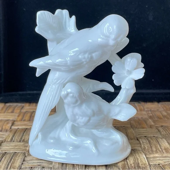 Vintage Parakeet/Parrot Porcelain Figurines - Picture 3 of 13